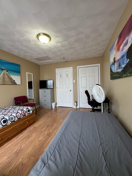 Building Photo - 31 Tapley Ave