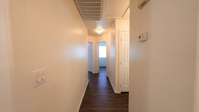 Building Photo - Beautiful Single Story Home with New Floor...