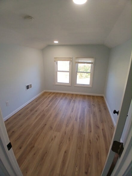 Building Photo - 2311 W Godman Ave