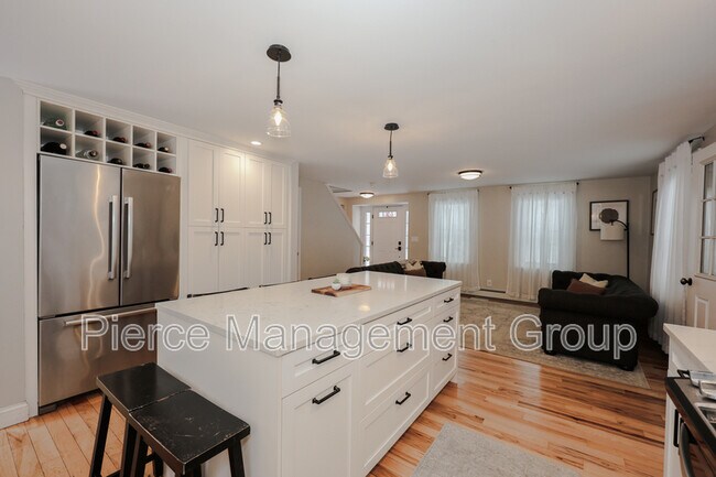 Building Photo - 395 Critchett Rd