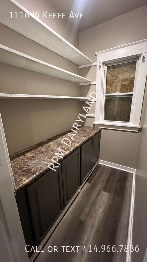 Building Photo - 1116 W Keefe Ave