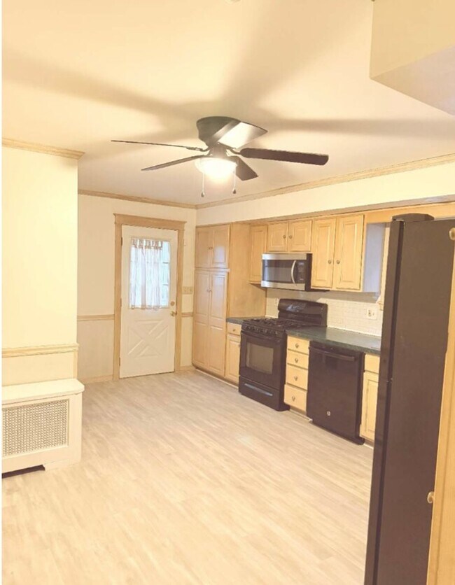 Building Photo - Charming Home in Wilson School District