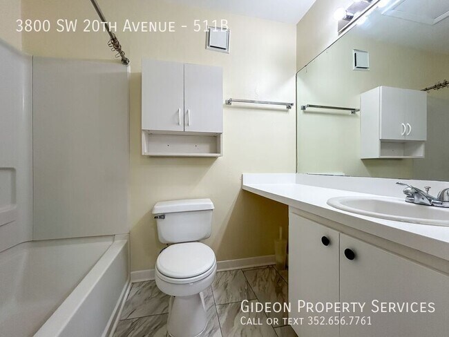 Building Photo - 3800 SW 20th Ave