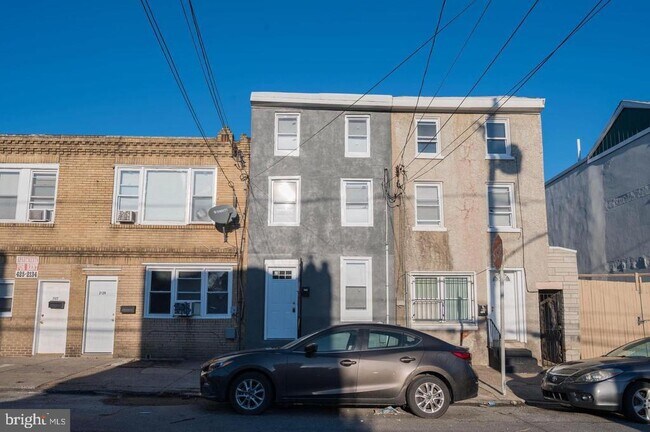 Building Photo - 2131 E Clearfield St