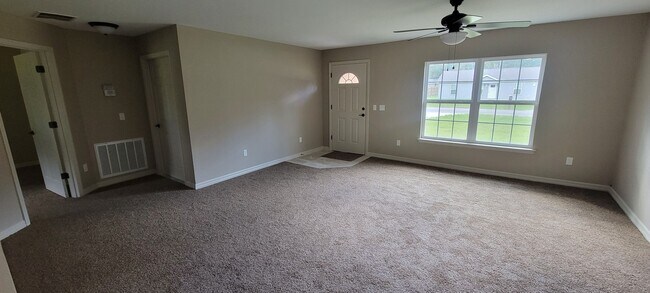 Building Photo - 3/2 Home No HOA Located In Ocala