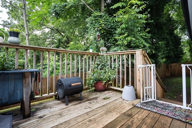 Building Photo - 1016 Coleman St SW