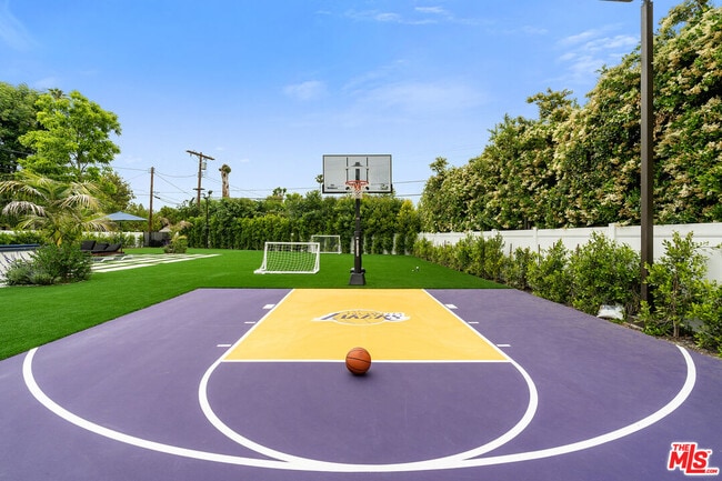 Building Photo - 23283 Erwin St