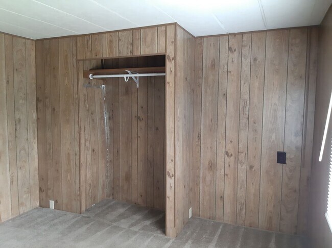 Building Photo - 3 Bedroom 1.5 Bath Mobile Home w/ Washer&D...