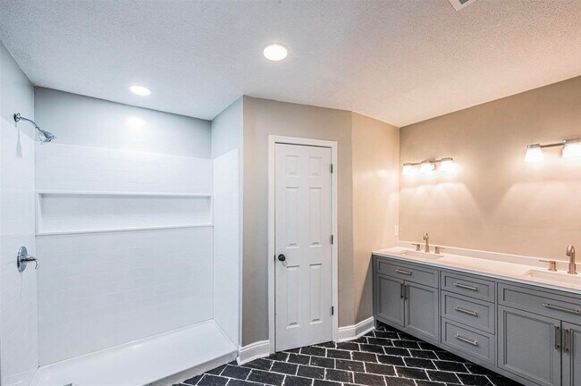 Building Photo - 204 Wilson Ave