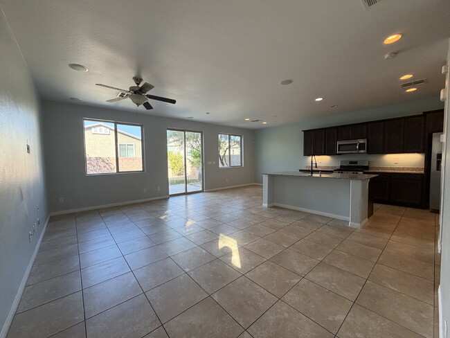 Building Photo - 4 BED 2.5 BATH 2 CAR GARAGE SINGLE FAMILY HOME W/ FULLY LANDSCAPED BACKYARD. THIS WAS FORMER MODE...