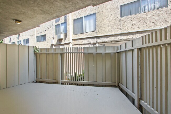 Building Photo - 3625 Mentone Ave