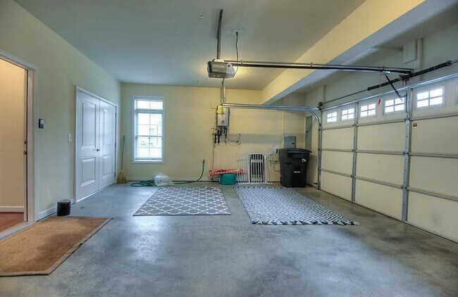 Building Photo - 3910 Village Commons Walk