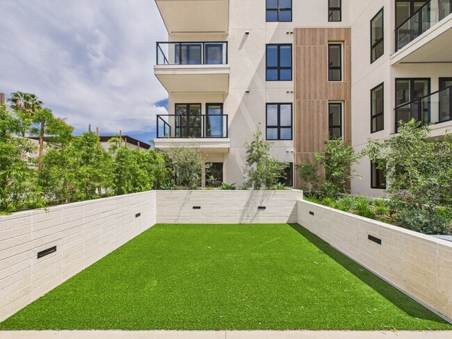 Building Photo - Skyview Sunset