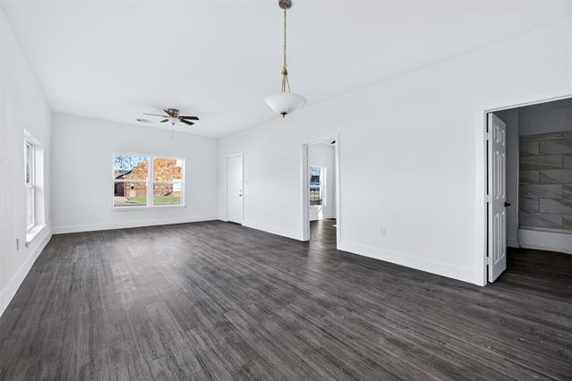 Building Photo - 710 E Lamar St