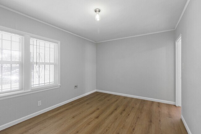 Building Photo - Charming 3-Bedroom Home in Cheviot Hills – Move-In Ready!