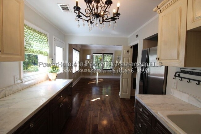 Building Photo - 4017 Doral Dr