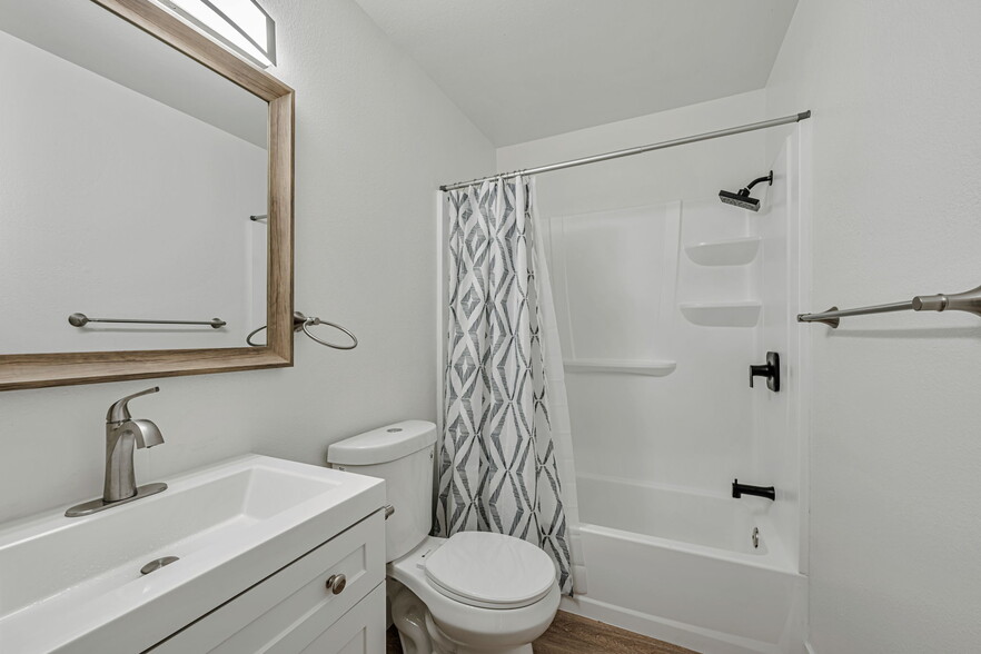 Building Photo - 6046 Reo Pl