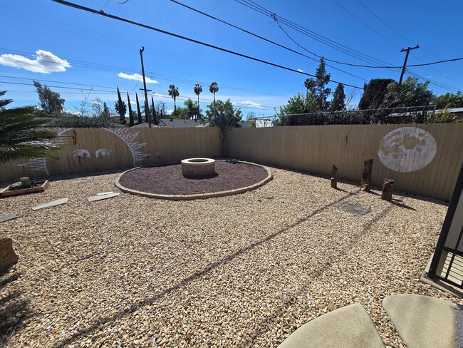 Building Photo - Beautiful 3 Bedroom Home with Pool