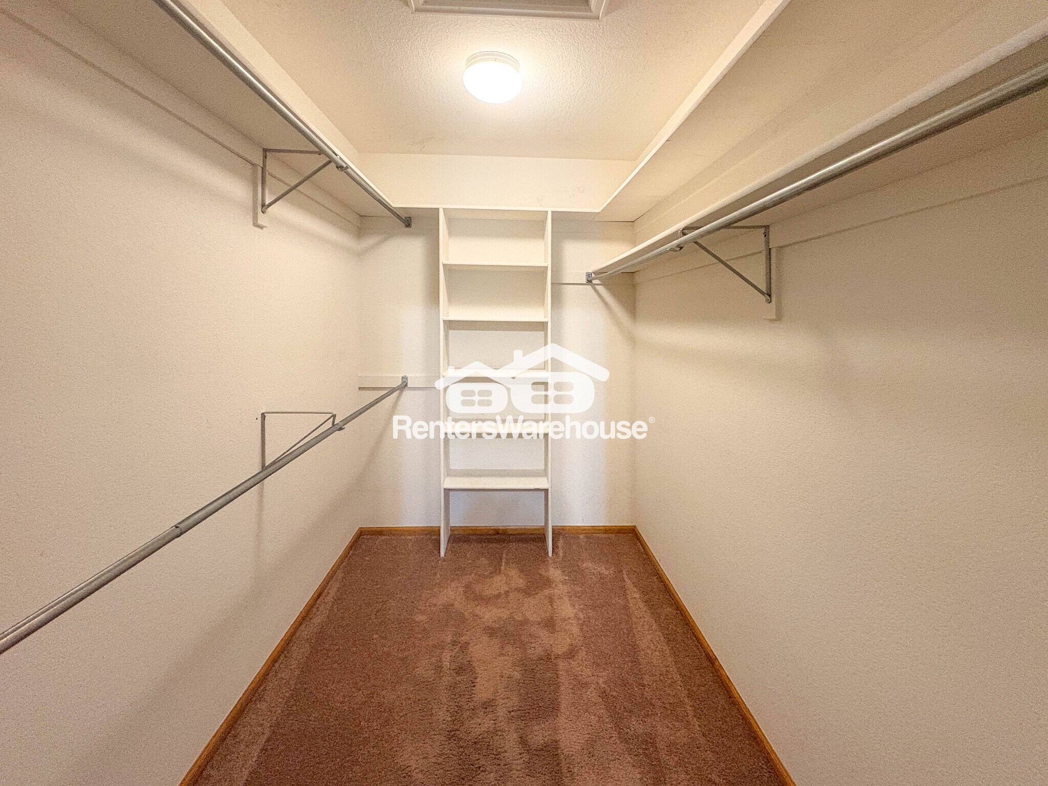 Building Photo - 4392 Deephaven Ct