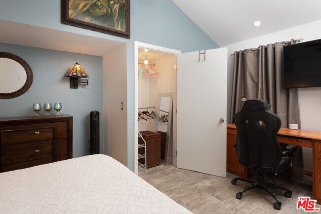 Building Photo - 8308 Flight Ave