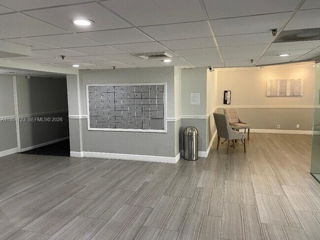 Building Photo - 901 Hillcrest Dr