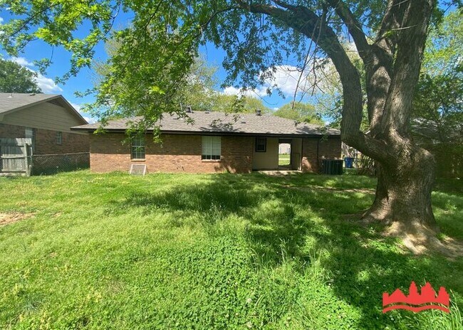 Building Photo - 3645 Carroll Dr