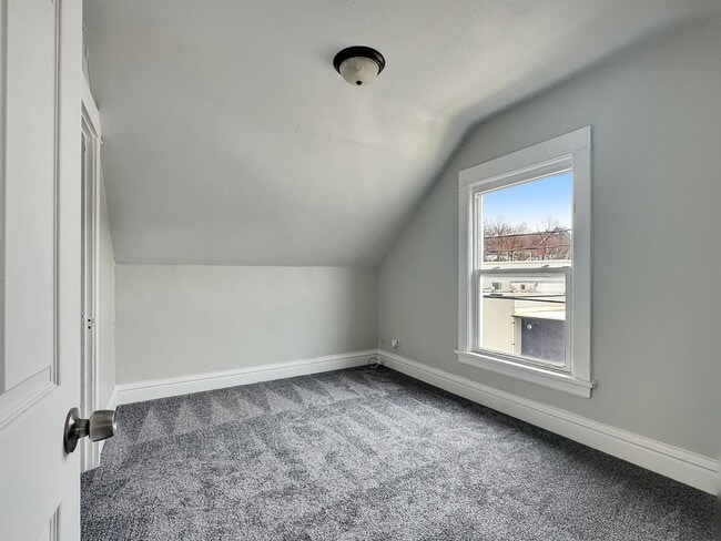 Building Photo - 1068 Godfrey Ave SW