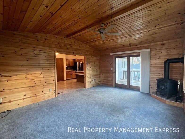 Building Photo - Stunning 4 Bedroom 2.5 Bath Home in South East Sioux Falls