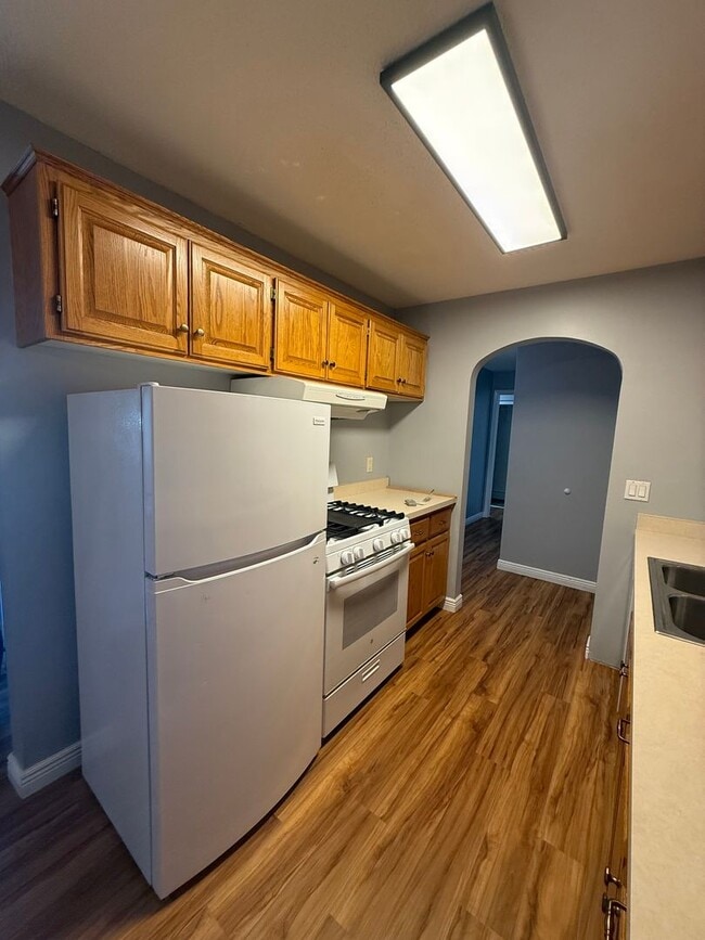 Building Photo - Spacious 2BR Edina Condo with Updated Interior, Outdoor Pool & Underground Parking
