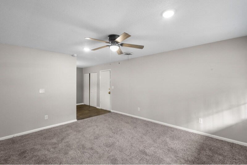 Building Photo - 2835 Lumpkin Rd