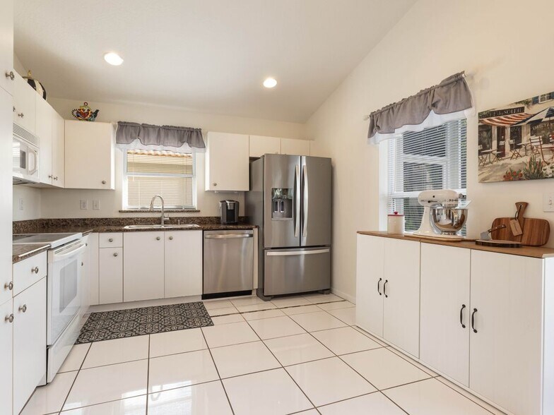 Building Photo - 12807 Hampton Lakes Cir
