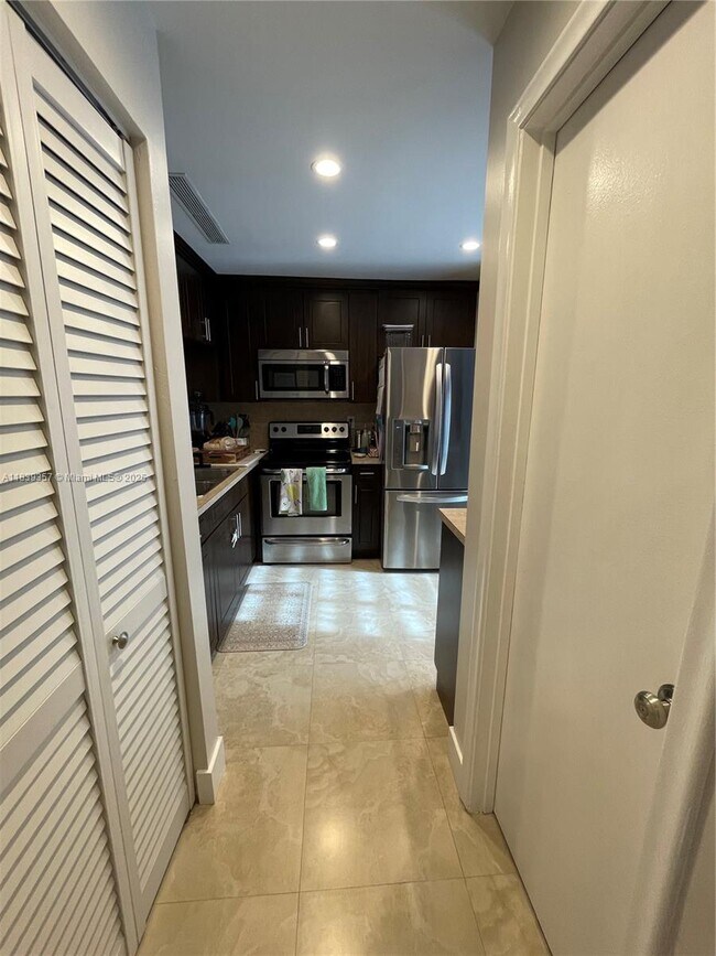 Building Photo - 7483 SW 109th Ave