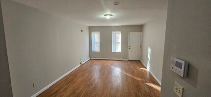 Building Photo - 4 Bed 1.5 Bath in Trenton