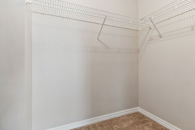 Building Photo - 5441 Pescara Dr