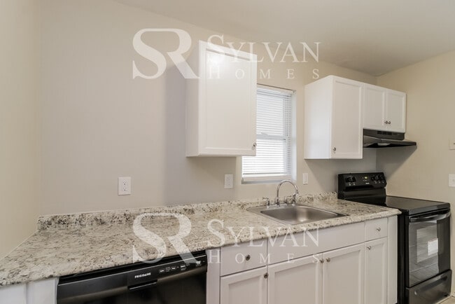 Building Photo - Updated 3 bedroom rancher!