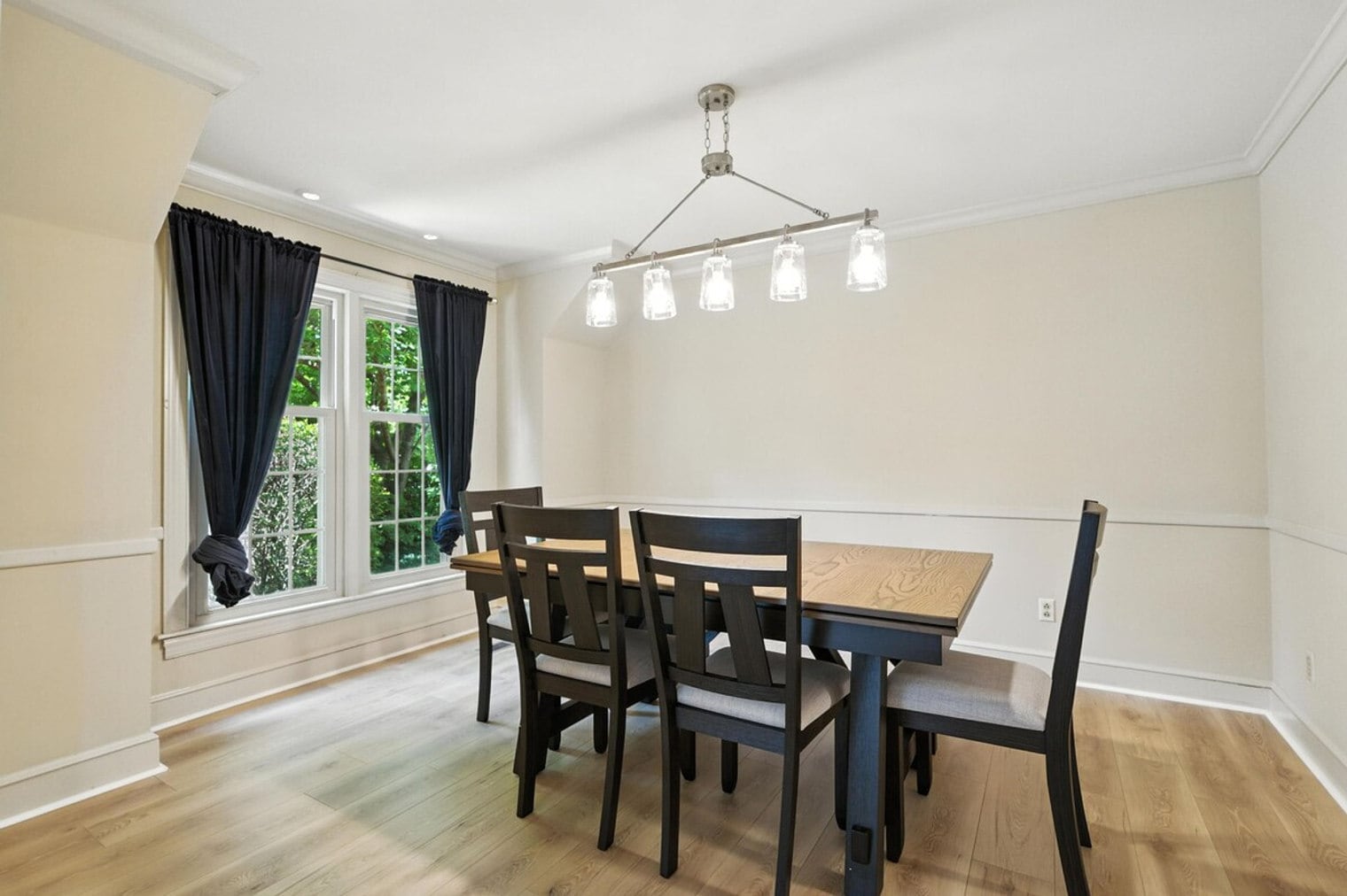 Building Photo - 1421 Lynn Rd