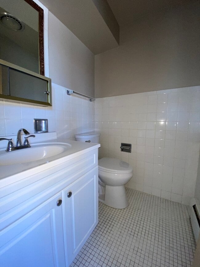 Building Photo - 6441 W Higgins Ave