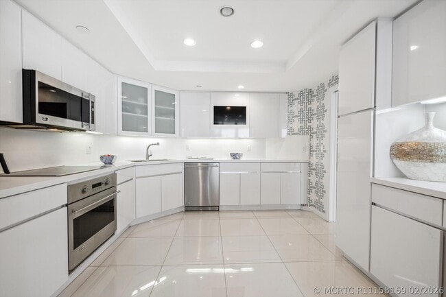 Building Photo - 2100 S Ocean Blvd