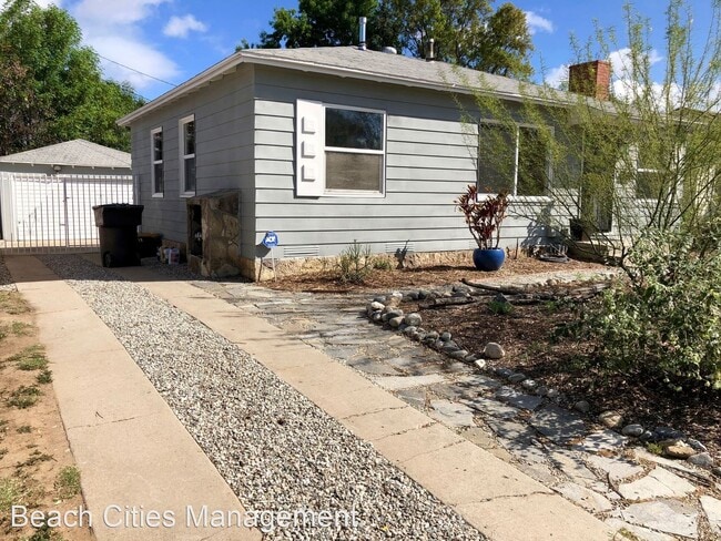 Building Photo - 3 br, 1 bath House - 213 E 45th Street