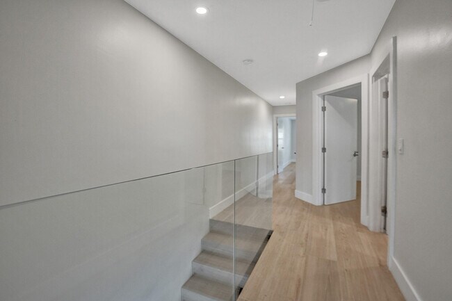 Building Photo - 876 Jeffery St