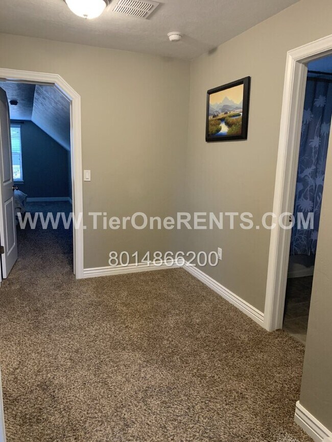 Building Photo - This property offers a NO DEPOSIT option available for qualified renters!