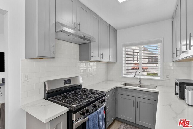 Building Photo - 727 Crenshaw Blvd