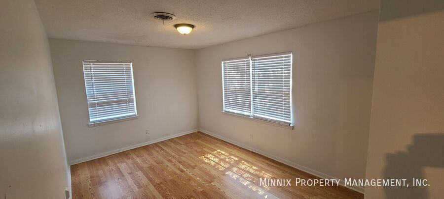 Building Photo - 210 N Glenwood Dr