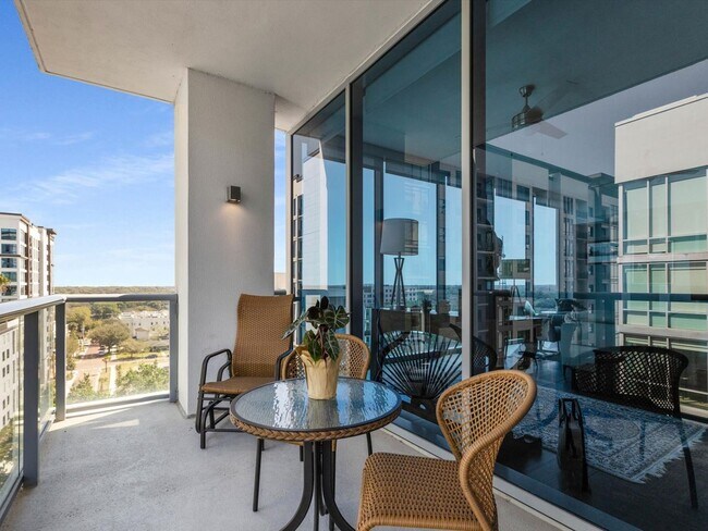 Building Photo - Large Corner Unit at STAR TOWER!