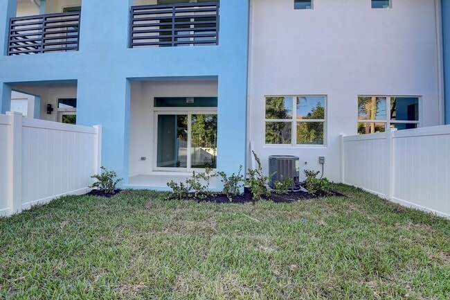 Building Photo - Frederick Isles Townhomes - Delray Beach