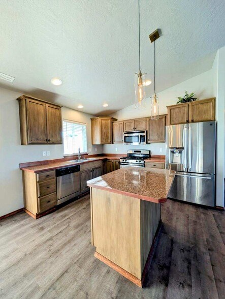 Building Photo - 4610 Seville Dr