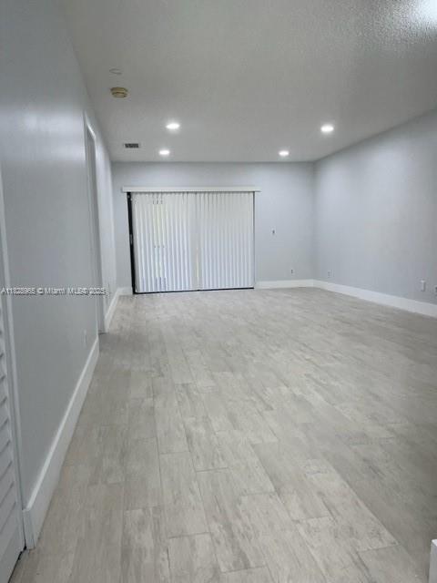 Building Photo - 447 Lakeview Dr