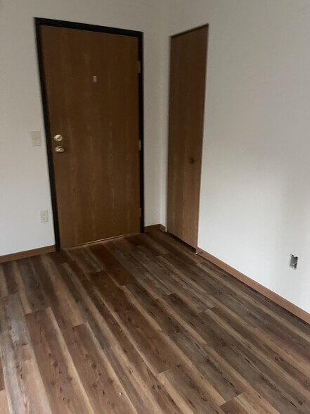 Building Photo - 10514 Gull Point Rd