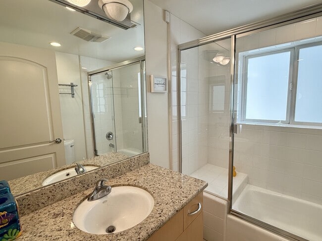 Building Photo - 3744 Ocean Dr