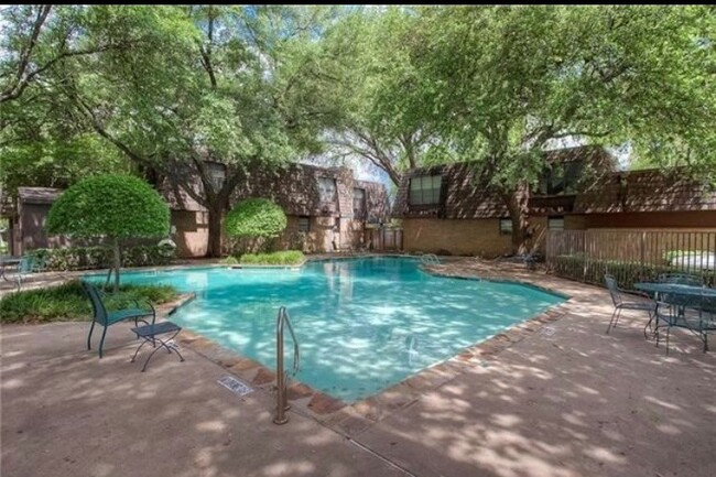 Community Pool - 3005 Tanglewood Park W